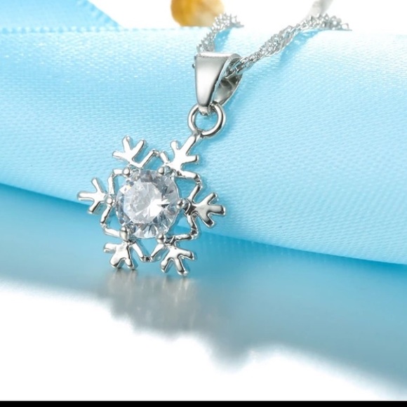 🌟 Snowflake Necklace Jewelry Set New 🌟 - Picture 2 of 5